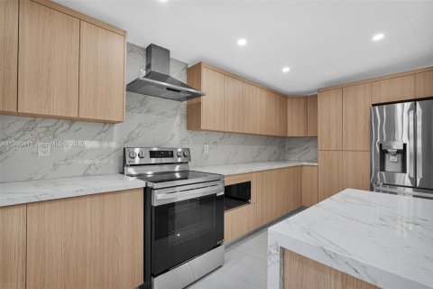 Купить виллу или дом в Майами, Флорида 5 спален, 195.84м2, № 1989940 - фото 8