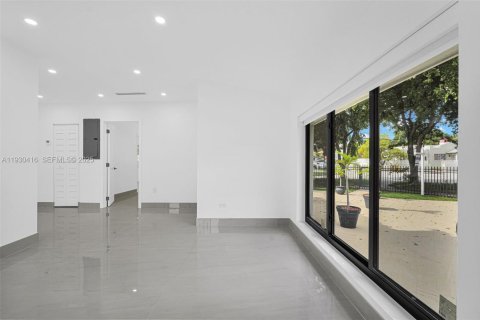 Купить виллу или дом в Майами, Флорида 5 спален, 195.84м2, № 1989940 - фото 23