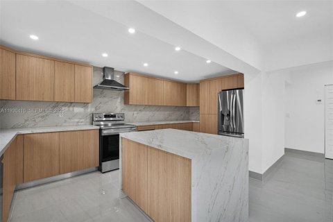 Купить виллу или дом в Майами, Флорида 5 спален, 195.84м2, № 1989940 - фото 13