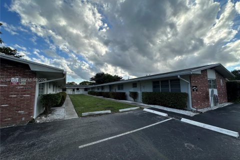 Condominio en Hollywood, Florida, 2 dormitorios  № 2044067