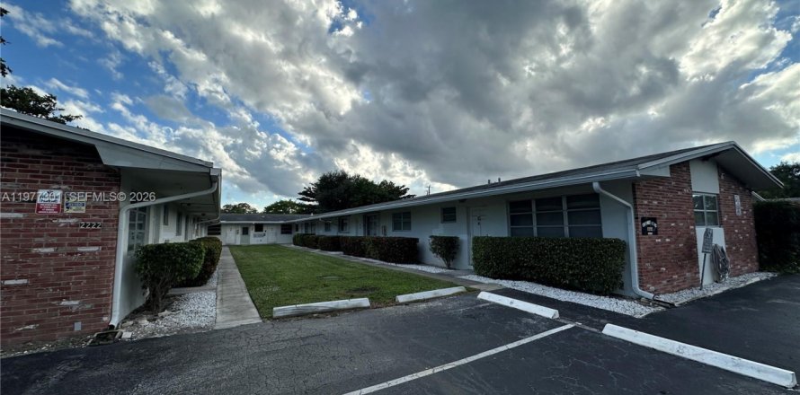 Condominio en Hollywood, Florida, 2 dormitorios  № 2044067