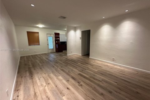 Condominio en venta en Hollywood, Florida, 2 dormitorios, 75.72 m2 № 2044067 - foto 4