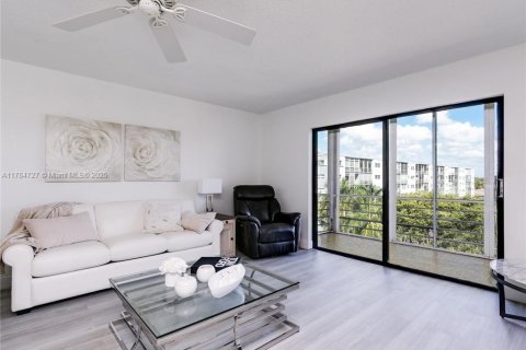 Купить кондоминиум в Халландейл-Бич, Флорида 1 спальня, 72.93м2, № 1958576 - фото 6