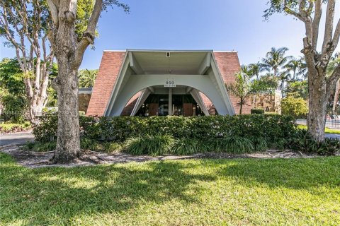 Купить кондоминиум в Халландейл-Бич, Флорида 1 спальня, 72.93м2, № 1958576 - фото 24