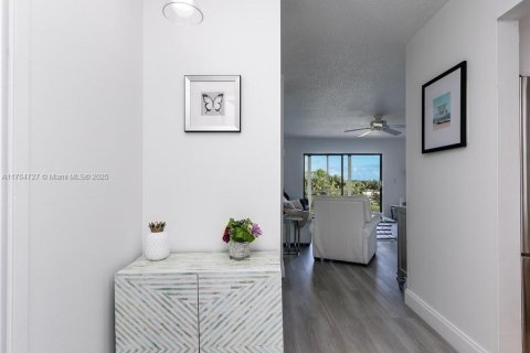 Купить кондоминиум в Халландейл-Бич, Флорида 1 спальня, 72.93м2, № 1958576 - фото 13