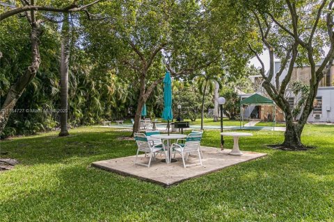 Купить кондоминиум в Халландейл-Бич, Флорида 1 спальня, 72.93м2, № 1958576 - фото 25