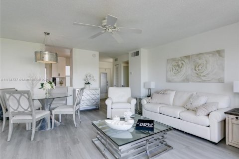 Купить кондоминиум в Халландейл-Бич, Флорида 1 спальня, 72.93м2, № 1958576 - фото 7