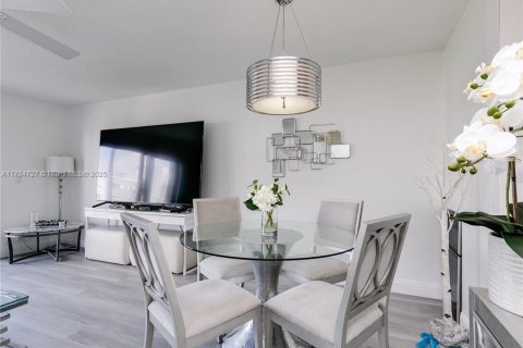Купить кондоминиум в Халландейл-Бич, Флорида 1 спальня, 72.93м2, № 1958576 - фото 3