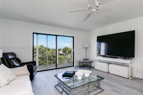 Купить кондоминиум в Халландейл-Бич, Флорида 1 спальня, 72.93м2, № 1958576 - фото 4