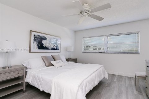 Купить кондоминиум в Халландейл-Бич, Флорида 1 спальня, 72.93м2, № 1958576 - фото 15