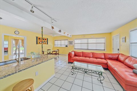 Commercial property in Sarasota, Florida 3 bedrooms, 206.43 sq.m. № 1869850 - photo 18