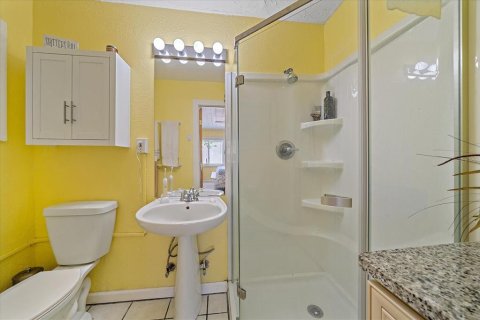 Commercial property in Sarasota, Florida 3 bedrooms, 206.43 sq.m. № 1869850 - photo 15