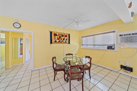 Commercial property in Sarasota, Florida 3 bedrooms, 206.43 sq.m. № 1869850 - photo 22