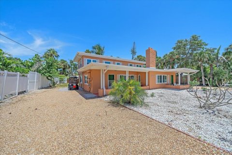 Commercial property in Sarasota, Florida 3 bedrooms, 206.43 sq.m. № 1869850 - photo 1