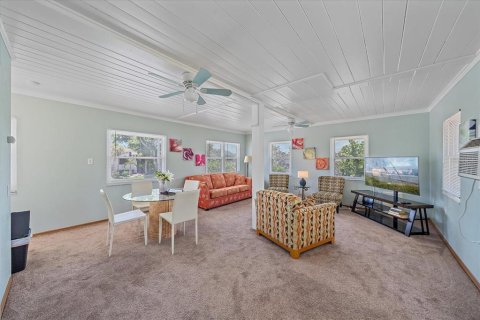 Commercial property in Sarasota, Florida 3 bedrooms, 206.43 sq.m. № 1869850 - photo 27