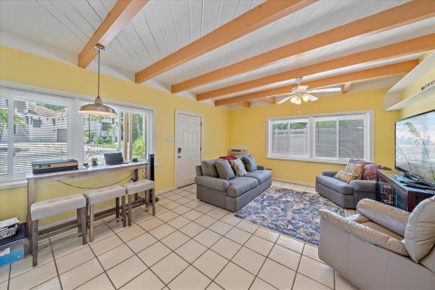 Commercial property in Sarasota, Florida 3 bedrooms, 206.43 sq.m. № 1869850 - photo 11
