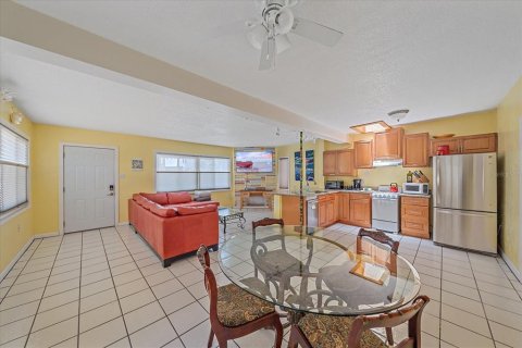 Commercial property in Sarasota, Florida 3 bedrooms, 206.43 sq.m. № 1869850 - photo 21