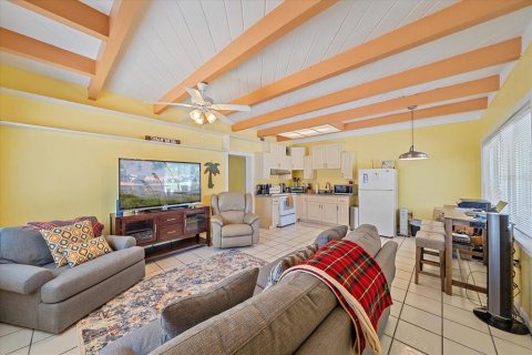 Commercial property in Sarasota, Florida 3 bedrooms, 206.43 sq.m. № 1869850 - photo 7