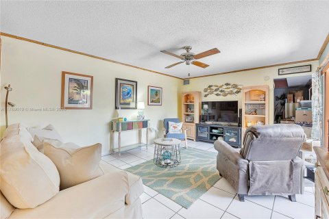 Townhouse in Davie, Florida 3 bedrooms, 153.66 sq.m. № 1735884 - photo 11