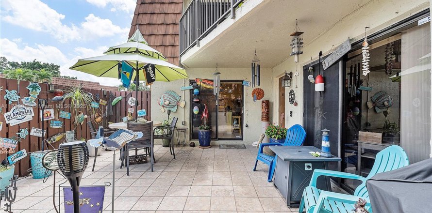 Townhouse in Davie, Florida 3 bedrooms, 153.66 sq.m. № 1735884
