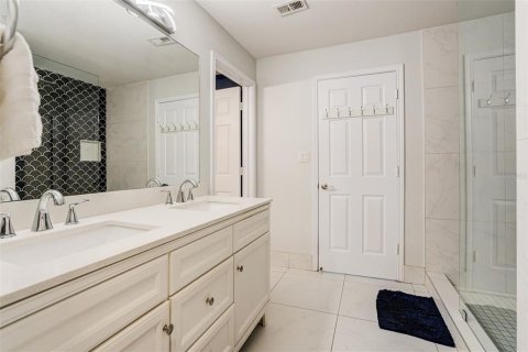 Condo in Clearwater, Florida, 1 bedroom  № 2381332 - photo 9