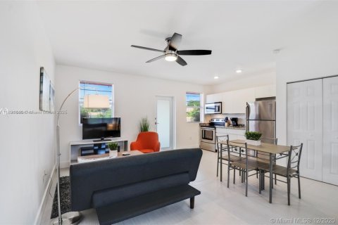 Villa ou maison à louer à Miami, Floride: 403.57 m2 № 2019070 - photo 5