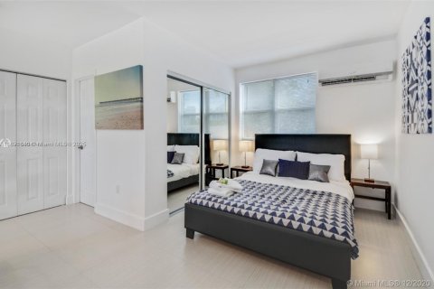 Villa ou maison à louer à Miami, Floride: 403.57 m2 № 2019070 - photo 7