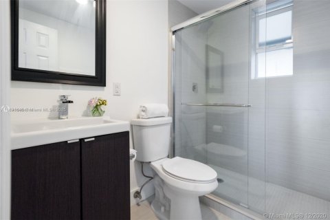 Villa ou maison à louer à Miami, Floride: 403.57 m2 № 2019070 - photo 8