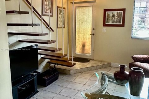 Condo in Miami, Florida, 1 bedroom  № 1925621 - photo 7
