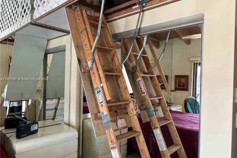 Condo in Miami, Florida, 1 bedroom  № 1925621 - photo 12