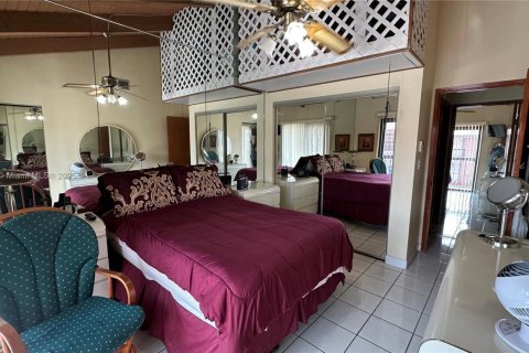 Condo in Miami, Florida, 1 bedroom  № 1925621 - photo 11