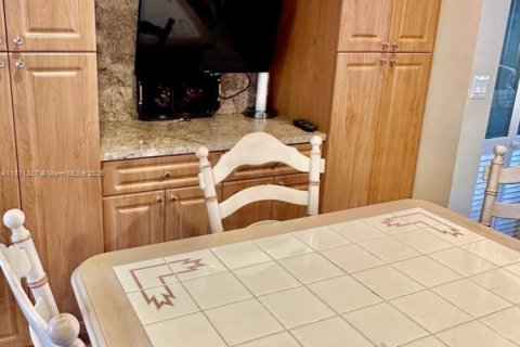 Condo in Miami, Florida, 1 bedroom  № 1925621 - photo 6
