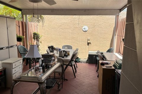 Condo in Miami, Florida, 1 bedroom  № 1925621 - photo 8