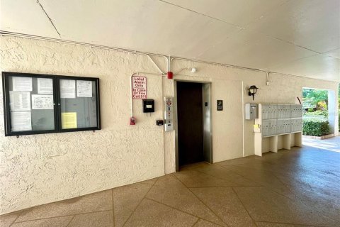 Condo in Dunedin, Florida, 2 bedrooms  № 2207864 - photo 17
