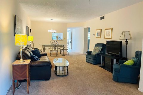 Condo in Dunedin, Florida, 2 bedrooms  № 2207864 - photo 9