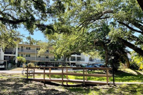 Condo in Dunedin, Florida, 2 bedrooms  № 2207864 - photo 19