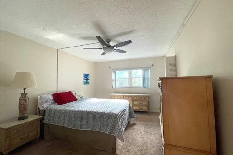 Condo in Dunedin, Florida, 2 bedrooms  № 2207864 - photo 11