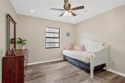 House in Valrico, Florida 4 bedrooms, 211.26 sq.m. № 2396421 - photo 28
