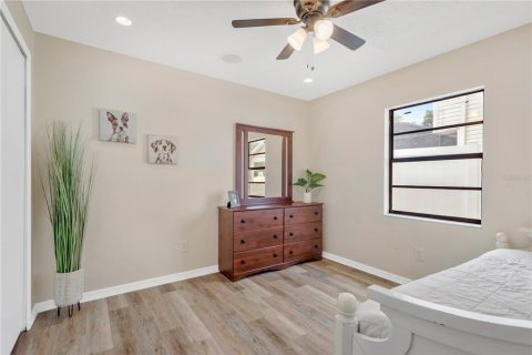 House in Valrico, Florida 4 bedrooms, 211.26 sq.m. № 2396421 - photo 29