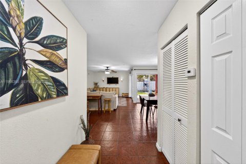 House in Miami, Florida 3 bedrooms, 129.78 sq.m. № 2030075 - photo 24