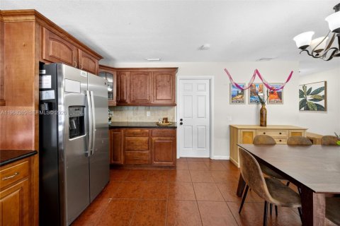 House in Miami, Florida 3 bedrooms, 129.78 sq.m. № 2030075 - photo 17