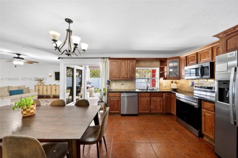 House in Miami, Florida 3 bedrooms, 129.78 sq.m. № 2030075 - photo 14