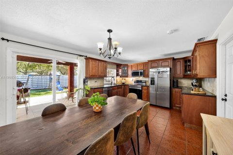 House in Miami, Florida 3 bedrooms, 129.78 sq.m. № 2030075 - photo 13