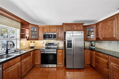 House in Miami, Florida 3 bedrooms, 129.78 sq.m. № 2030075 - photo 16
