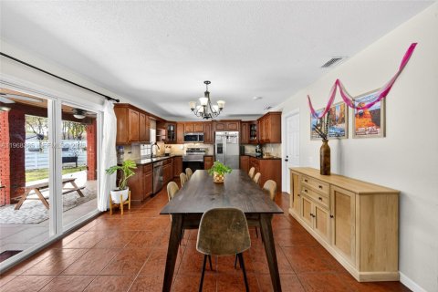 House in Miami, Florida 3 bedrooms, 129.78 sq.m. № 2030075 - photo 21