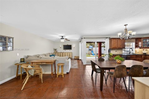 House in Miami, Florida 3 bedrooms, 129.78 sq.m. № 2030075 - photo 19