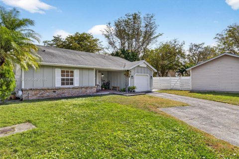 House in Miami, Florida 3 bedrooms, 129.78 sq.m. № 2030075 - photo 4