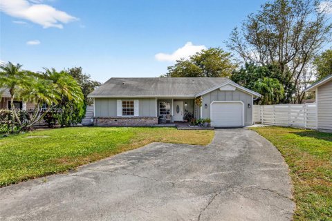 House in Miami, Florida 3 bedrooms, 129.78 sq.m. № 2030075 - photo 2