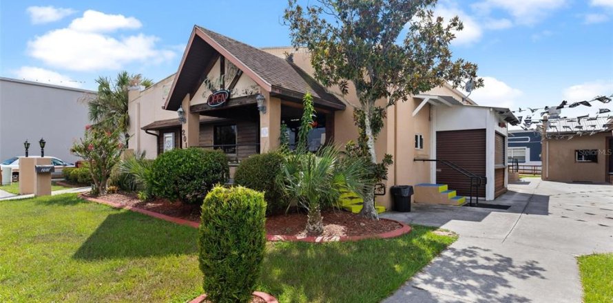 Commercial property in Leesburg, Florida 469.71 sq.m. № 1352984