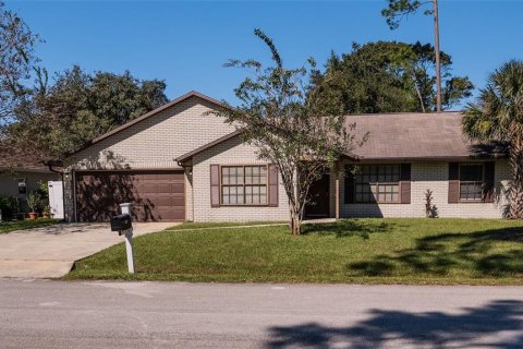 Villa ou maison à Palm Coast, Floride 3 chambres, 179.58 m2 № 2429397